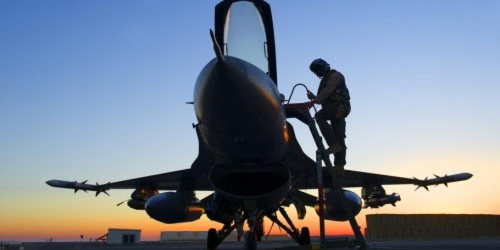 Photo of a Belgian F-16 on the military base in Jordan, 