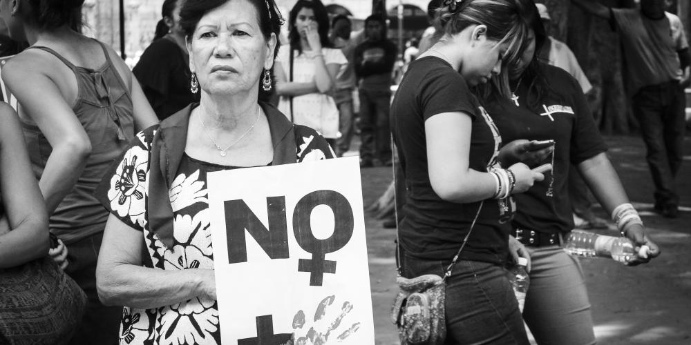 In november 2020 nog opende de Mexicaanse politie het vuur op een betoging van vrouwen tegen politiegeweld. Creative Commons - victorfotomx