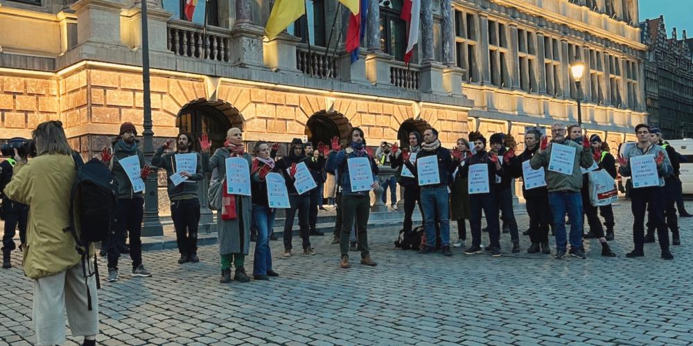 Op 25/3 kwamen we met enkele andere organisaties samen op de Grote Markt van Antwerpen naar aanleiding van de gemeenteraad.