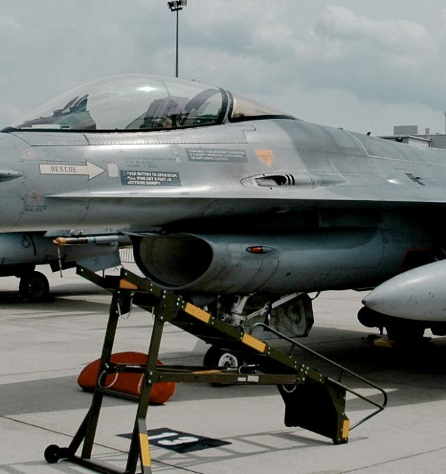 F16 geparkeerd
